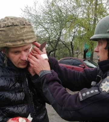 На Днепропетровщине мужчина во время задержания бросил гранаты в полицейских и ранил пятерых