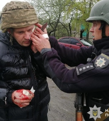 На Днепропетровщине мужчина бросил гранату в пятерых полицейских