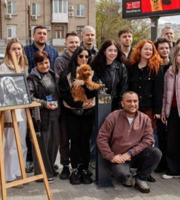 У Дніпрі відкрили мініскульптуру на честь місцевого бігуна