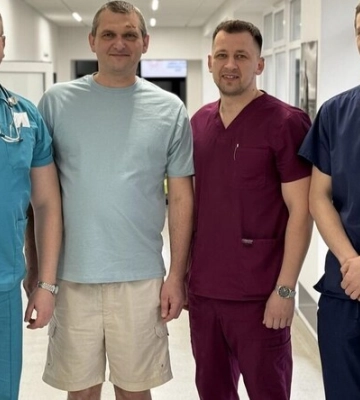 10-сантиметрове скло біля аорти. У Львові врятували чоловіка, який визирнув з балкона під час атаки БпЛА
