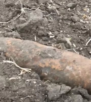 На Дубенщині під час земляних робіт виявили артснаряд часів Другої світової (ВІДЕО)