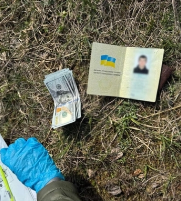 На Волині прикордонник здав поліції чоловіка з тисячею доларів