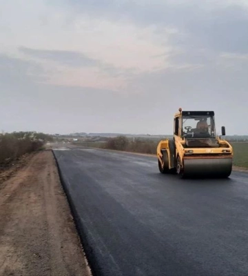 На Львівщині дорожники оновили стратегічний об’їзд Городка