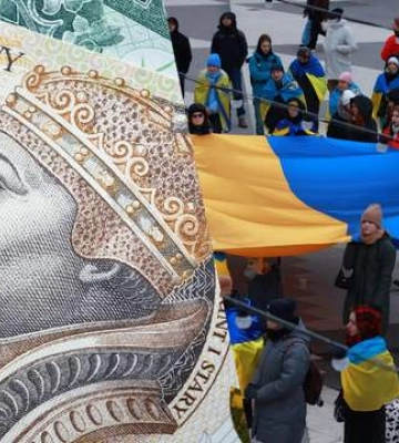 Сума чимала: скільки українцям доведеться заплатити, щоб лишитися у Польщі