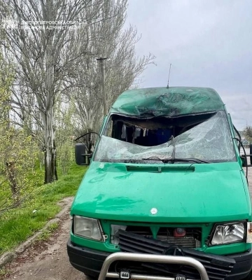 Ворог атакував дроном рейсовий автобус на Дніпропетровщині, є поранені