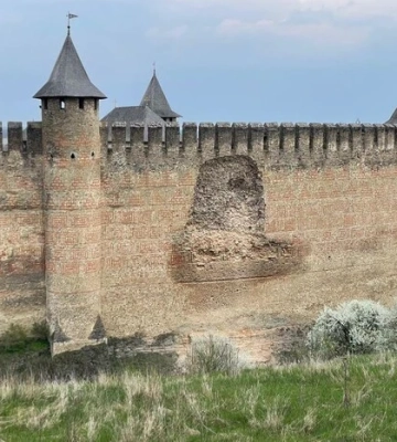 У Хотинській фортеці, яка є одним із семи чудес України, обвалився стародавній мур