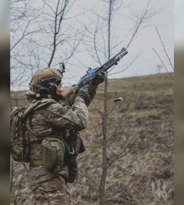 Нічна пожежа у селищі Великий Бурлук після атаки БпЛА: поранено пенсіонерку