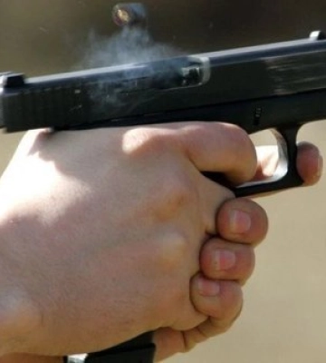 Невідомий відкрив стрілянину по людях у Києві: є загиблі та поранені, серед постраждалих - дитина (оновлено)