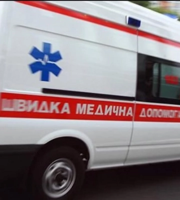 В Киеве мужчина открыл стрельбу по людям и держит заложников: есть погибший и раненые