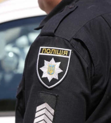 Стрілянина в Києві: нападник забарикадувався у супермаркеті, всередині лунають постріли