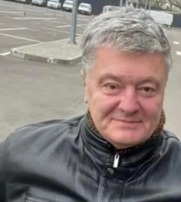Порошенко ганяв Києвом на байку