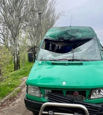 Росіяни вдарили FPV-дроном по автобусу на Дніпропетровщині