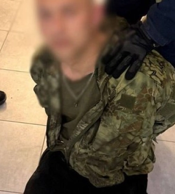 Ходив із автоматом по ЖК: поліція затримала 37-річного чоловіка у Києві. ВІДЕО+ФОТОрепортаж