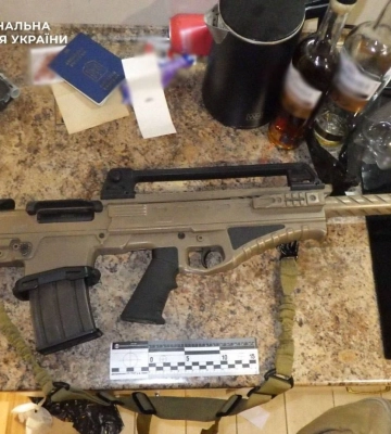 У Києві затримали чоловіка з ножем, який провокував перехожих на конфлікт