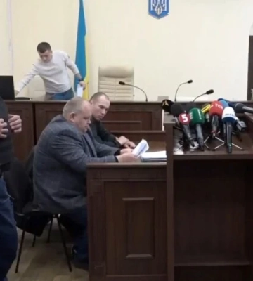 Суд обирає запобіжний захід поліцейським, які втекли з місця теракту в Києві