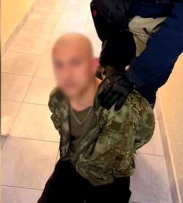 Затримано чоловіка, який розгулював із автоматом по житловому комплексу у Києві 