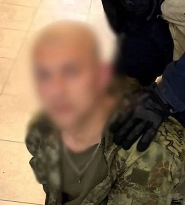 У Києві затримали чоловіка з ножем, який провокував перехожих на конфлікт