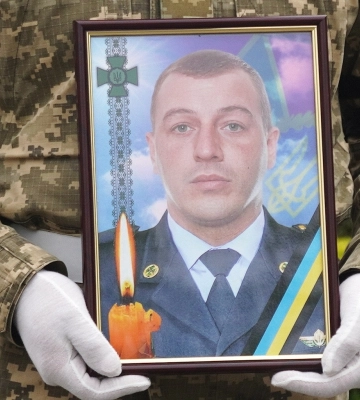 В Ужгороді попрощалися з полеглим прикордонником Романом Самолюком