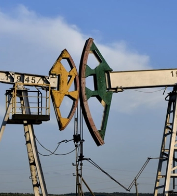 Россия рекордно сократила добычу нефти из-за атак дронов - СМИ