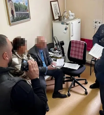 11 мільйонів гривень у різних валютах: на Закарпатті затримали голову ВЛК за хабарництво