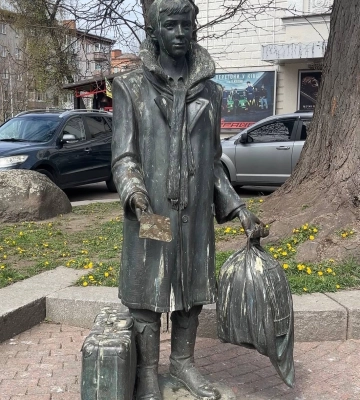 Пам’ятник Ларіосіку у Житомирі потребує догляду: містяни звертаються до влади