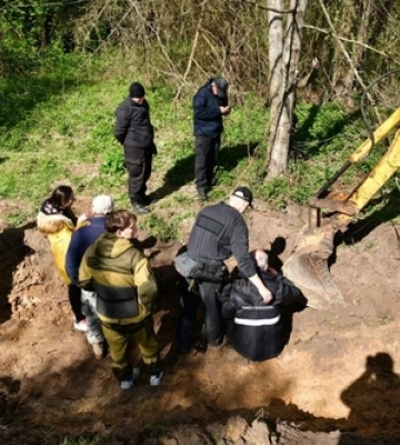 На Волині пошуковці виявили невідому братську могилу 