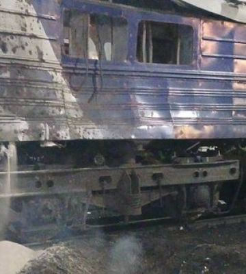 Війська РФ ударили по залізниці в Запоріжжі: загинув помічник машиніста, поранено машиніста. ФОТО