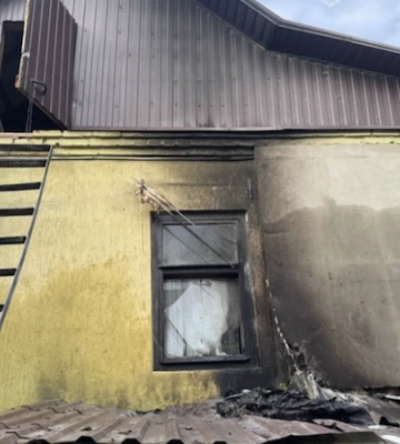 На Дніпропетровщині вогонь охопив гараж з авто та будинок