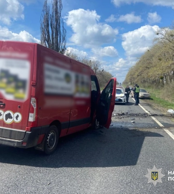 Виїхала на зустрічну: на Черкащині у ДТП постраждало троє людей (ФОТО)