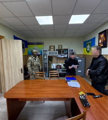 Майора ТЦК подозревают в организации пыток гражданских в Харькове: группе военных объявили подозрение