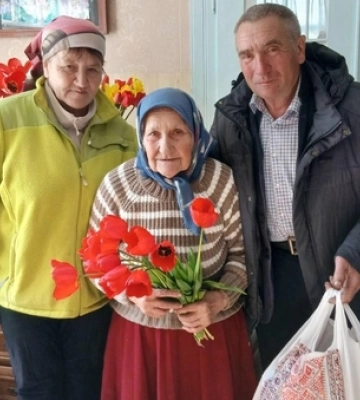 Має 44 онуків і понад 60 правнуків: довгожителька з Волині відзначила 92-річчя