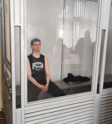 Обвинувачений в убивстві Фаріон намагався зобразити самогубство у залі суду