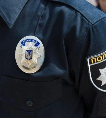 На Рівненщині патрульні допомогли чоловікові, якому стало зле під час поїздки