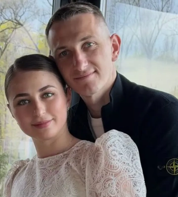 «Щасливі»: Дмитро Різник показав рідкісне особисте фото з коханою дружиною