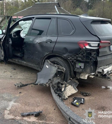 На Житомирщині внаслідок карколомної ДТП потрапив до швидкої водій легковика Audi. ФОТО