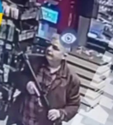 «Жалел, что Гиркин не уничтожил Бахмут полностью». Журналисты узнали новые подробности о стрелке в Киеве