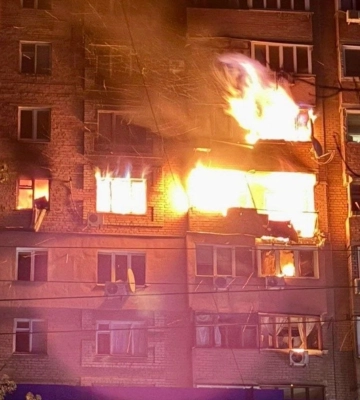 У Дніпрі пролунали вибухи: є влучання у багатоповерхівку