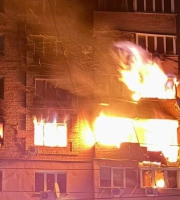 У Дніпрі пролунали вибухи: є влучання у багатоповерхівку