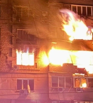 Ворог атакував Дніпро - пошкоджена житлова забудова, виникли пожежі