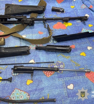На Полтавщині поліцейські затримали чоловіка за збут вогнепальної зброї та вибухівки. ФОТО