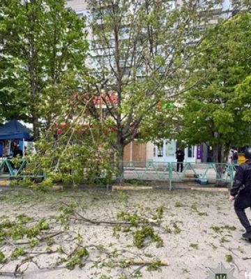 Внаслідок ворожих ударів по Херсонщині 11 людей дістали поранення. ФОТОрепортаж