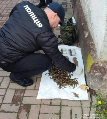 Продавав автомати та міномети: на Львівщині затримали 26-річного торговця зброєю, - ФОТО