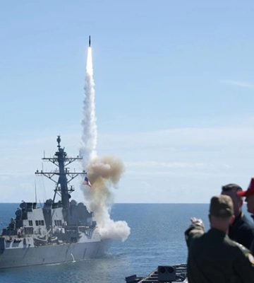 США направили на Ближний Восток третий авианосец