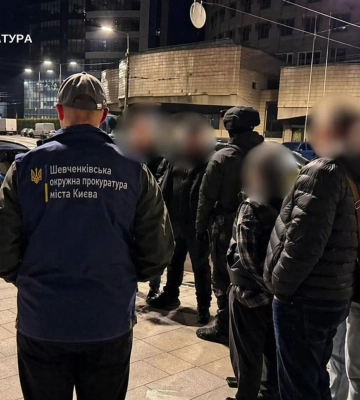 В Киеве сообщники за 20 тыс. долларов обещали "выпустить" мужчину из помещения ТЦК