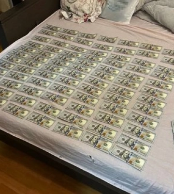 40 обысков, 2 миллиона наличными: в Винницкой области разоблачили врачей, которые помогали уклонистам