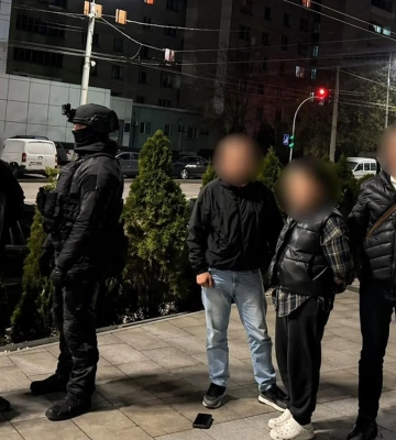 У столиці затримали аферистів, які вимагали $20 тис за звільнення чоловіка з ТЦК