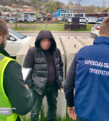У Харкові затримали чоловіка за «допомогу» зі здачею на права за 30 тисяч гривень