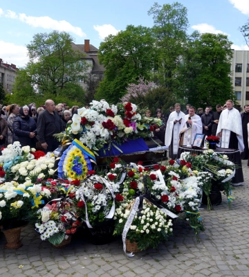 В Ужгороді попрощалися з полеглим 33-річним захисником Владиславом Шитіхіним
