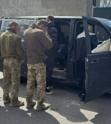 Скандал с разоблачением сотрудников ТЦК в Одессе. В составе группы вымогателей был также полицейский, его задержали — журналистка