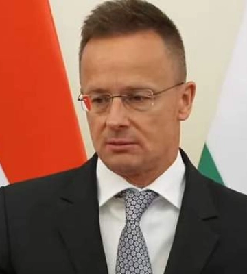 Сийярто говорит, что "никогда не служил" интересам России